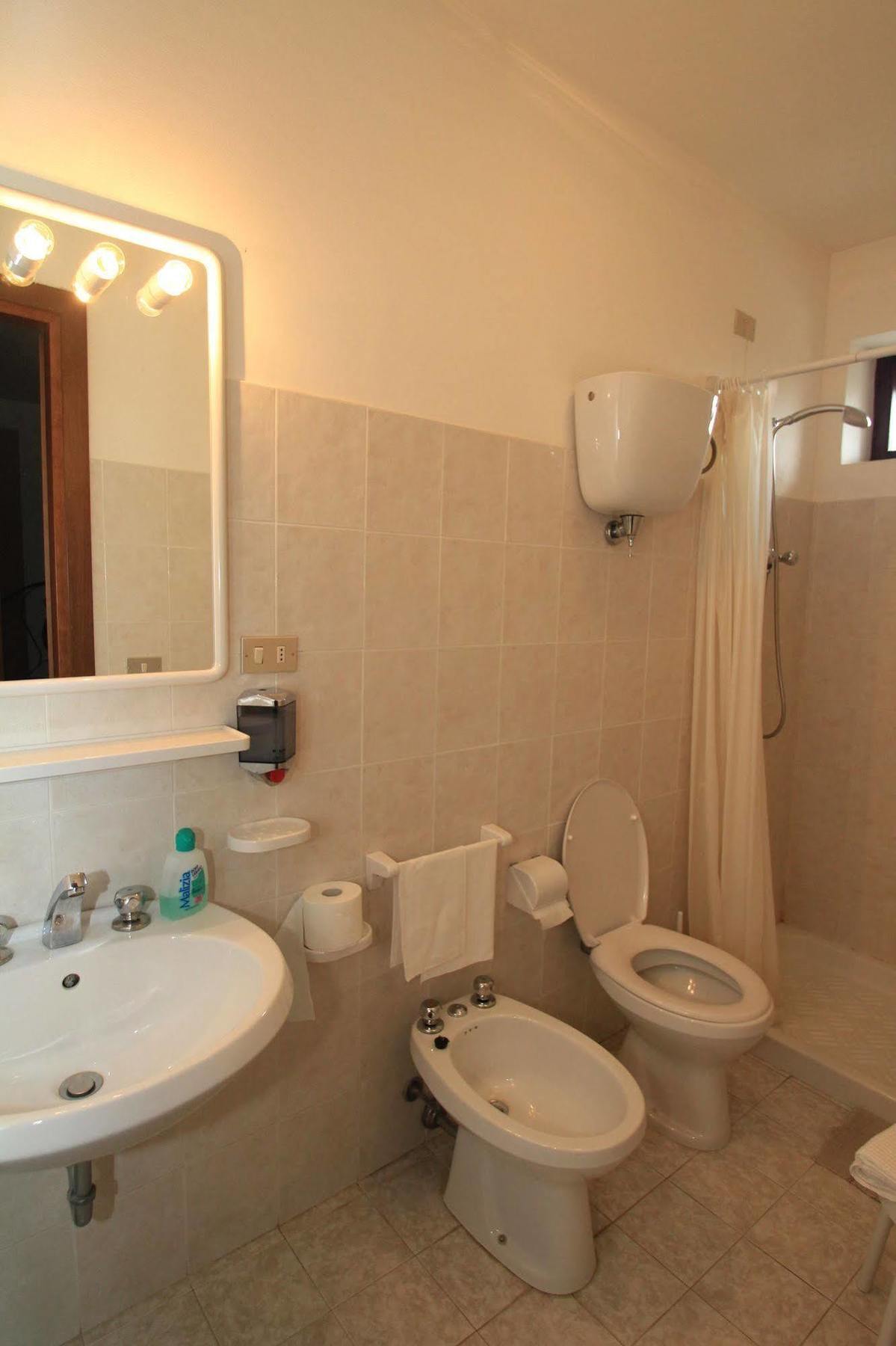 Hotel La Quiete أسيسي المظهر الخارجي الصورة