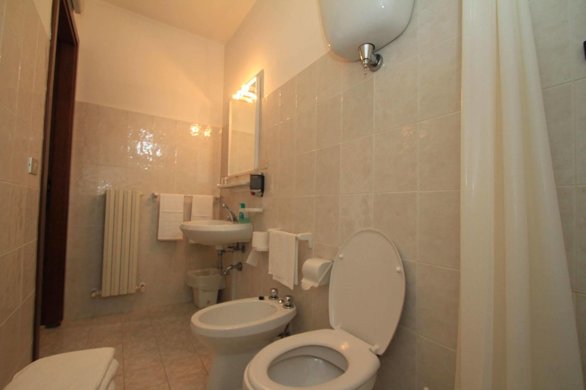 Hotel La Quiete أسيسي المظهر الخارجي الصورة